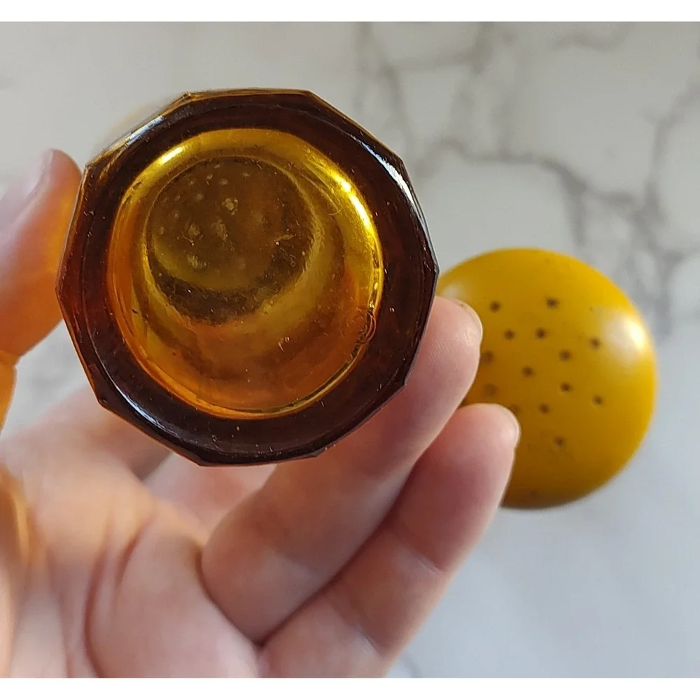 Vintage Amber Glass Salt  Pepper Shakers Yellow Metal Screw Tops B6